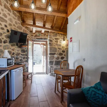 Casas Vale Do Laboreiro Каштру-Лаборейру