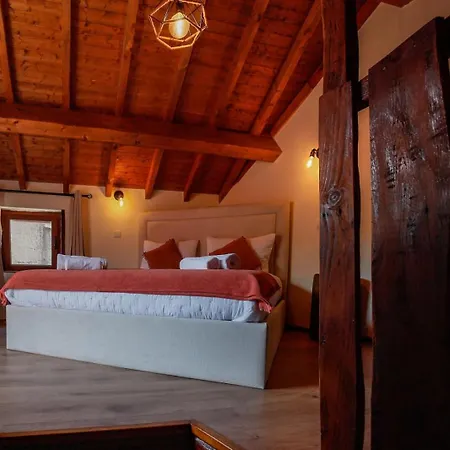 Casas Vale Do Laboreiro * Каштру-Лаборейру