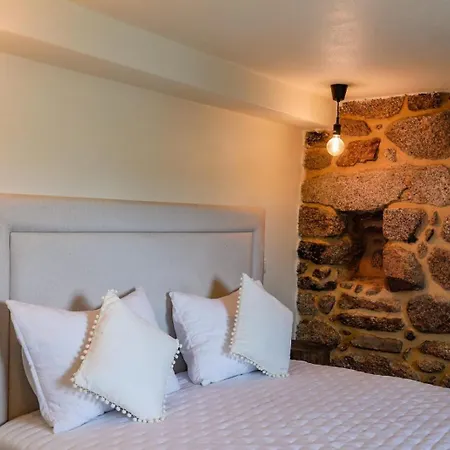 Casas Vale Do Laboreiro * Каштру-Лаборейру