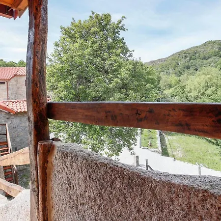 Casas Vale Do Laboreiro * Каштру-Лаборейру