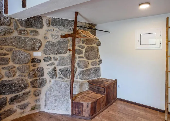 Casas Vale Do Laboreiro * Castro Laboreiro