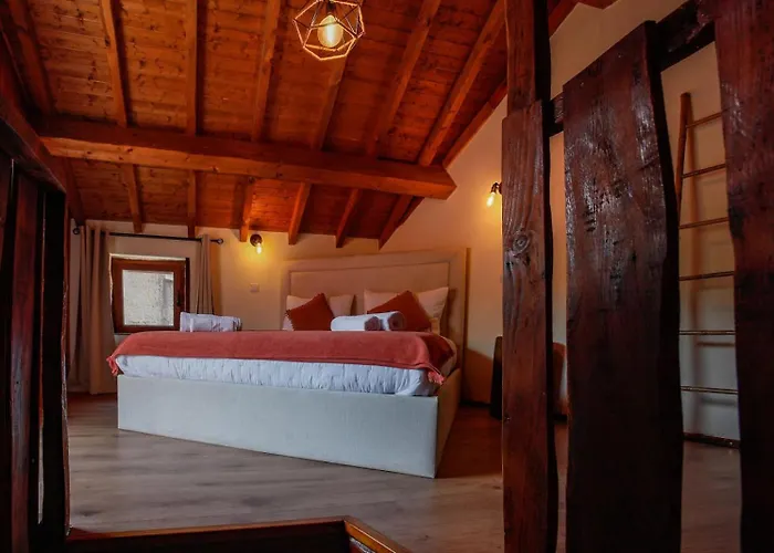 Casas Vale Do Laboreiro * Castro Laboreiro