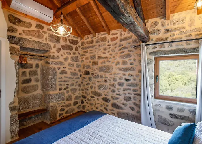 Casas Vale Do Laboreiro * Castro Laboreiro